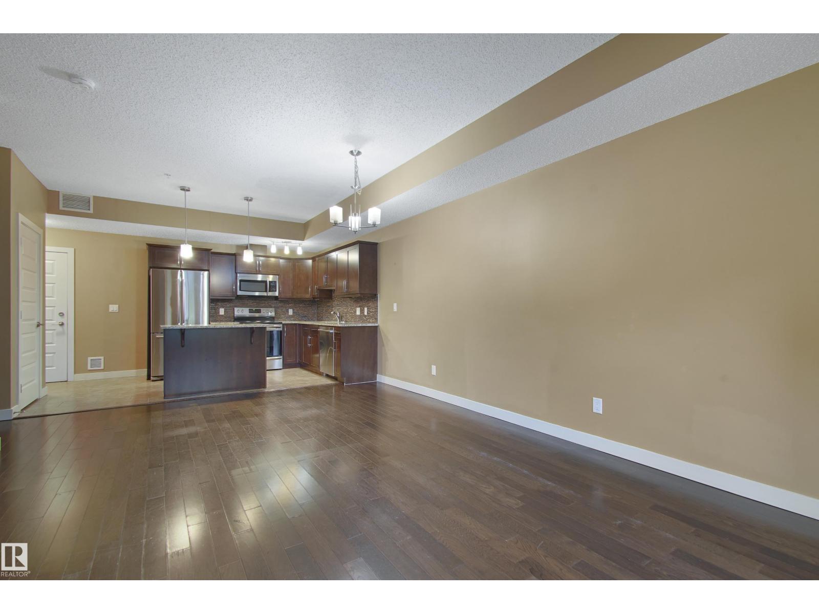 Photo 32 of 106 10540 56 Av Nw, Edmonton AB