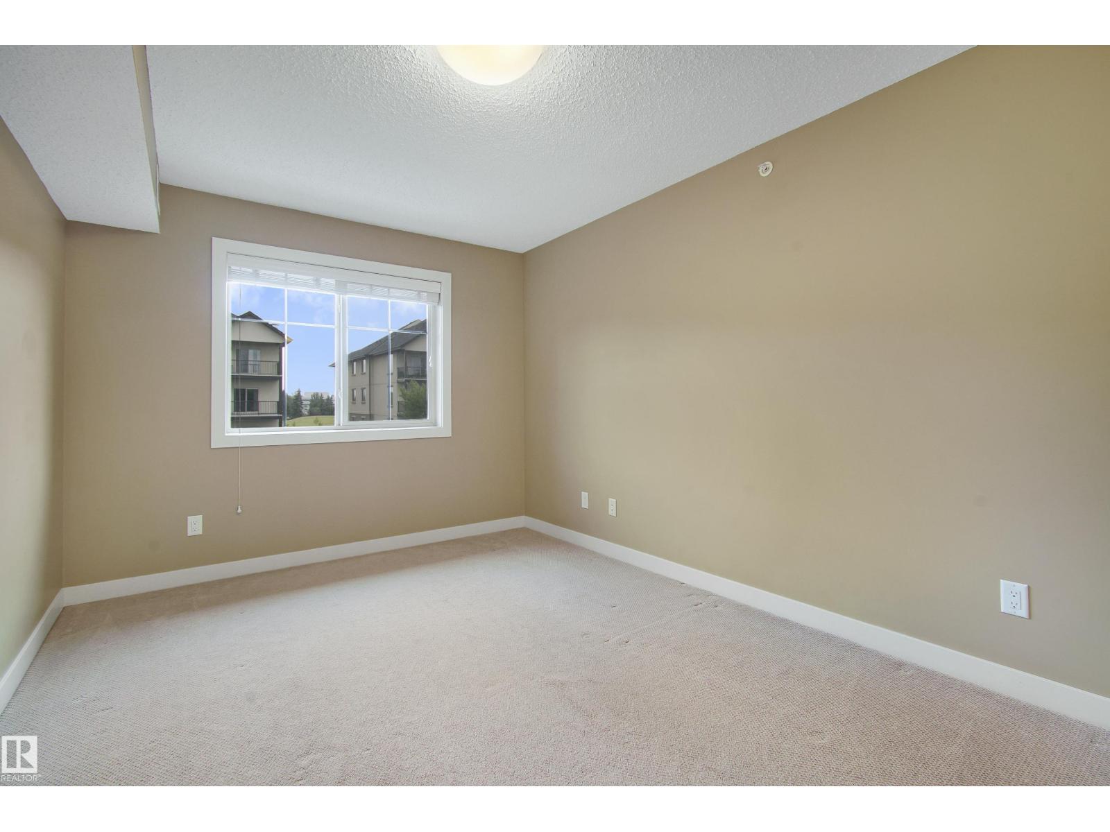 Photo 15 of 106 10540 56 Av Nw, Edmonton AB