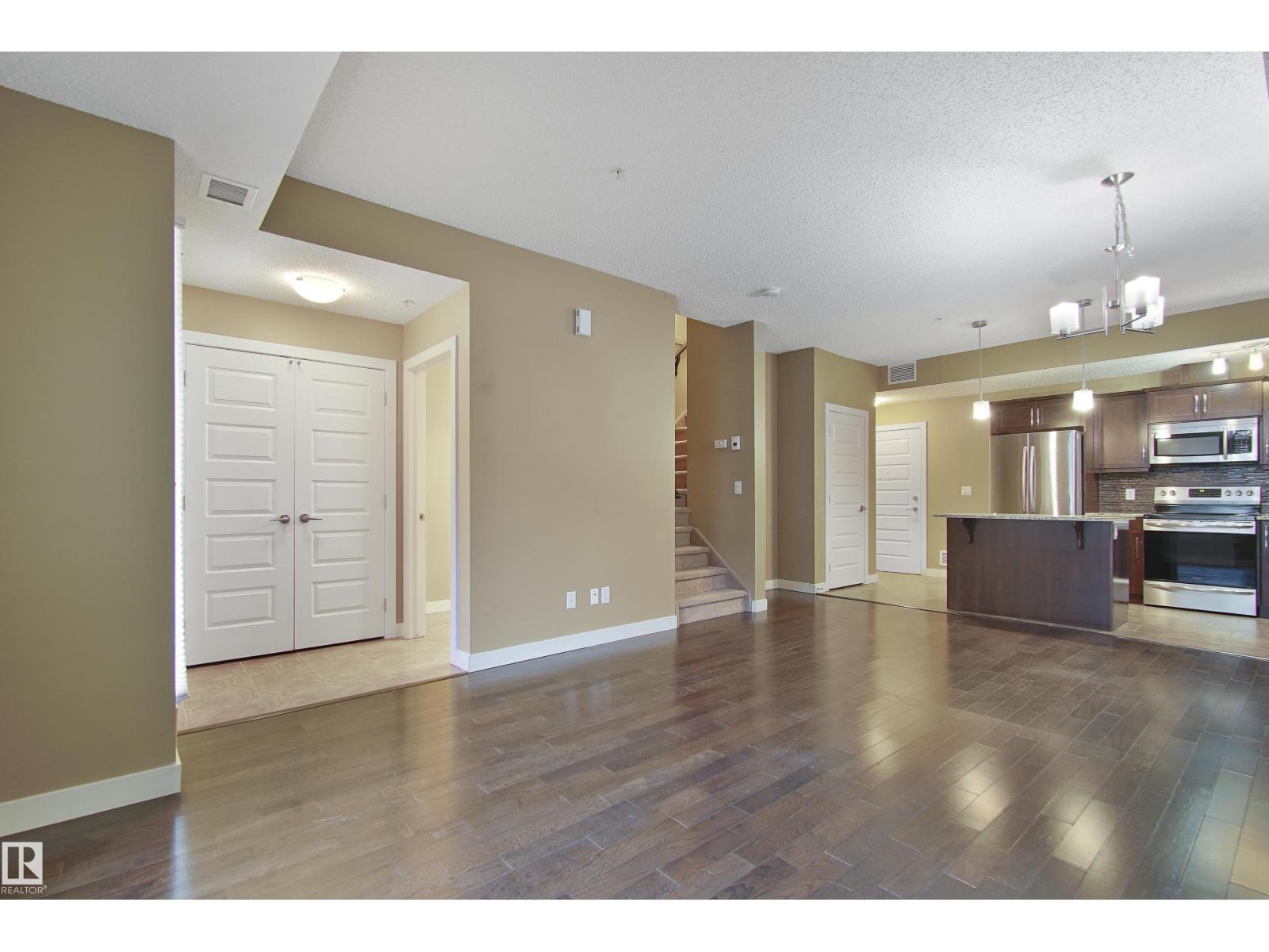 Photo 11 of 106 10540 56 Av Nw, Edmonton AB