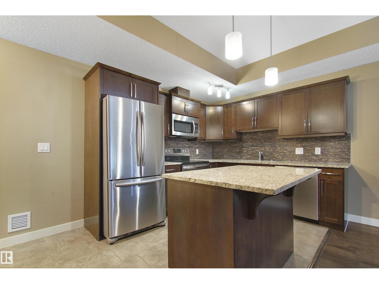 Photo 12 of 106 10540 56 Av Nw, Edmonton AB
