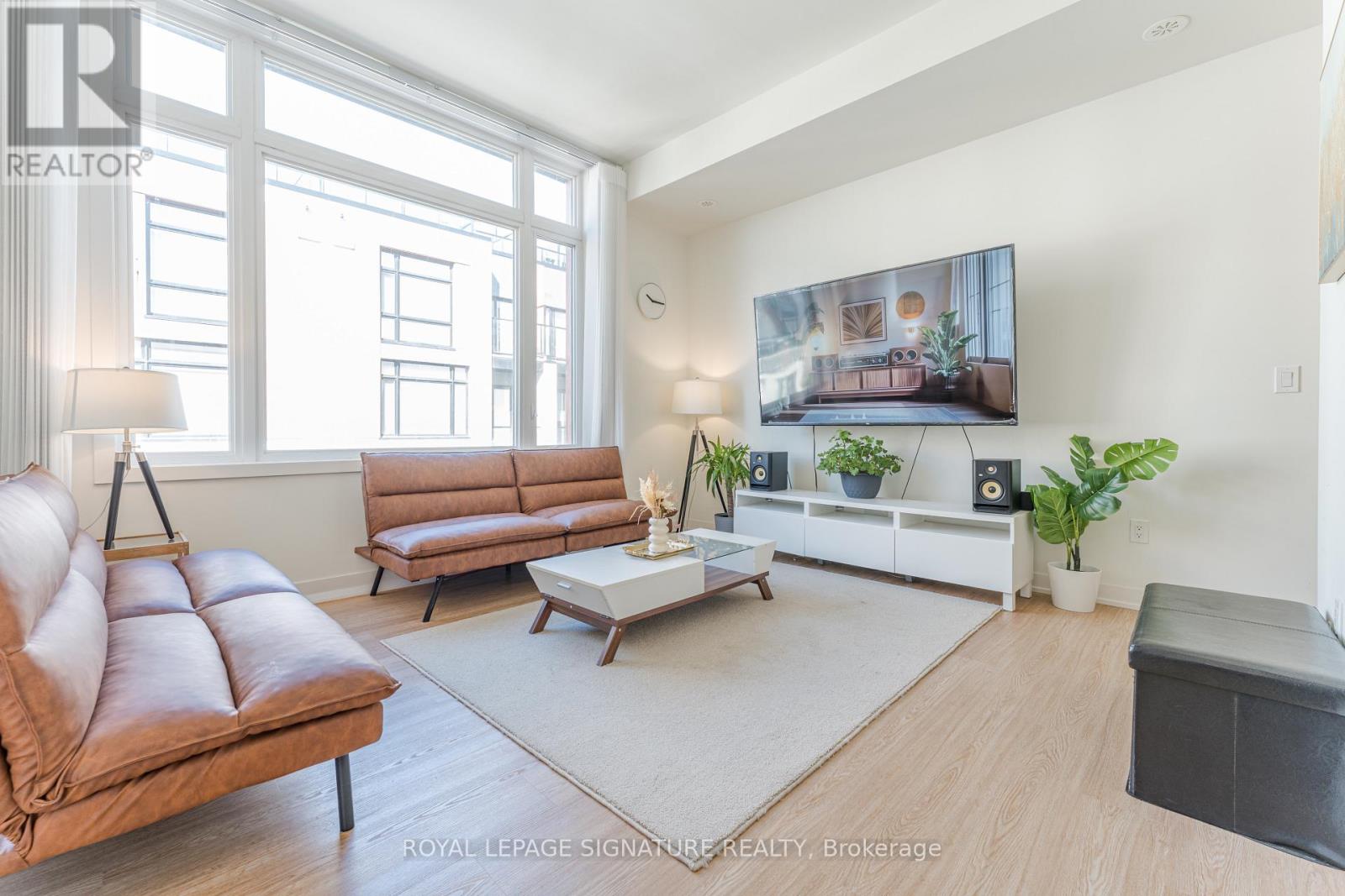 Photo 15 of 1007 14 David Eyer Road, Richmond Hill ON