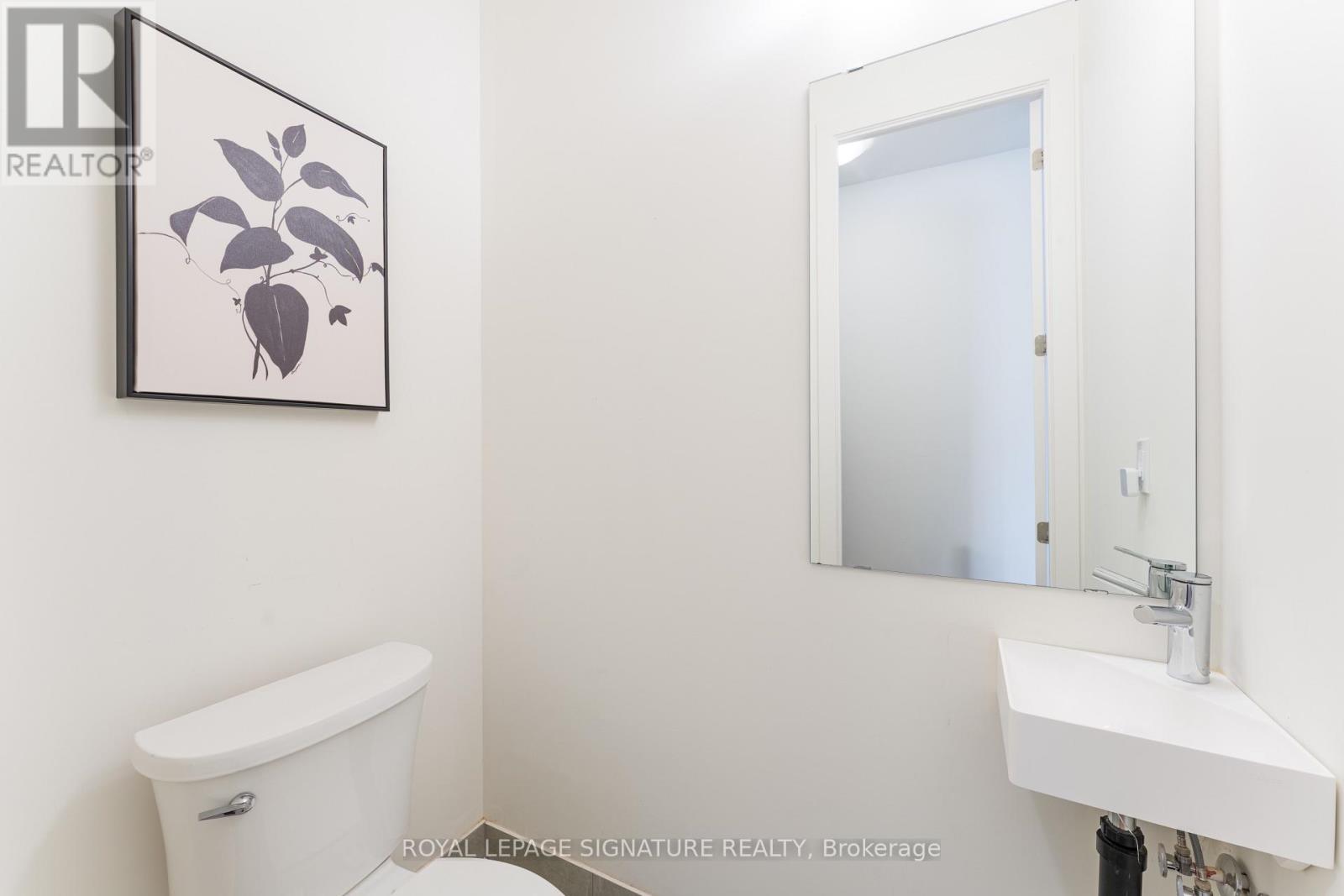 Photo 2 of 1007 14 David Eyer Road, Richmond Hill ON