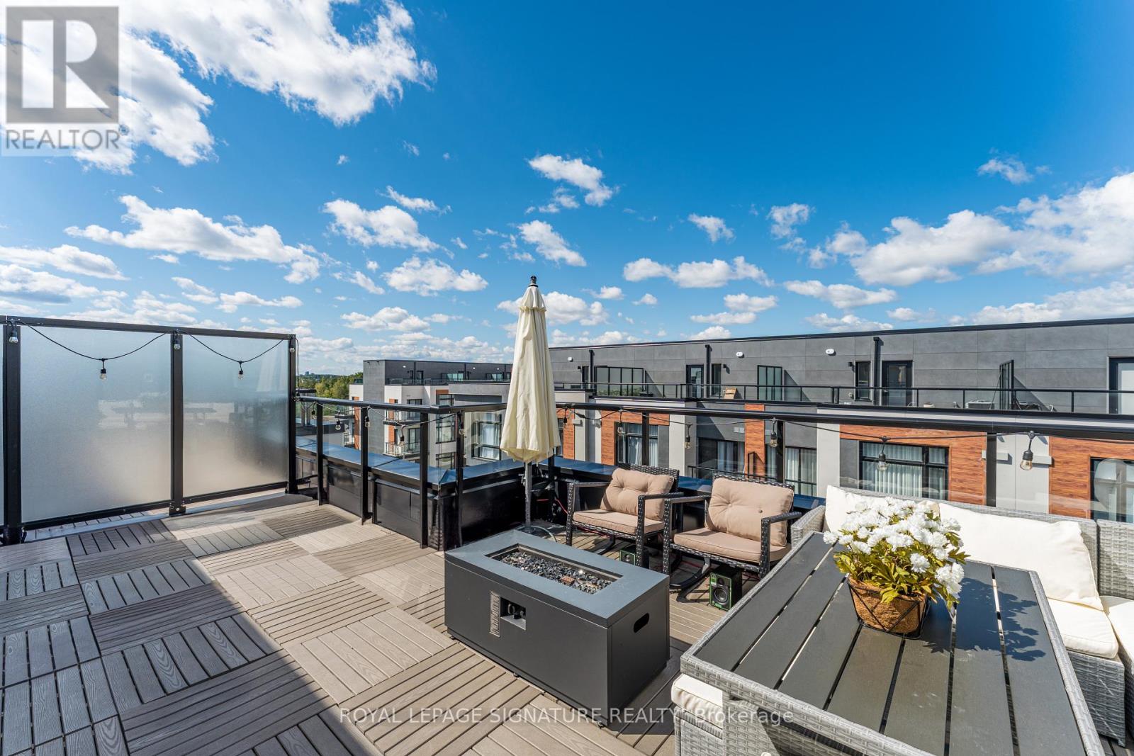 Photo 14 of 1007 14 David Eyer Road, Richmond Hill ON