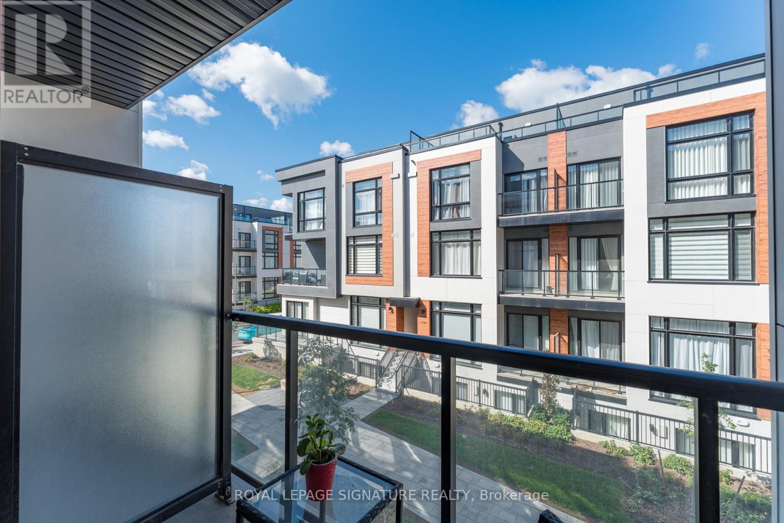 Photo 1 of 1007 14 David Eyer Road, Richmond Hill ON
