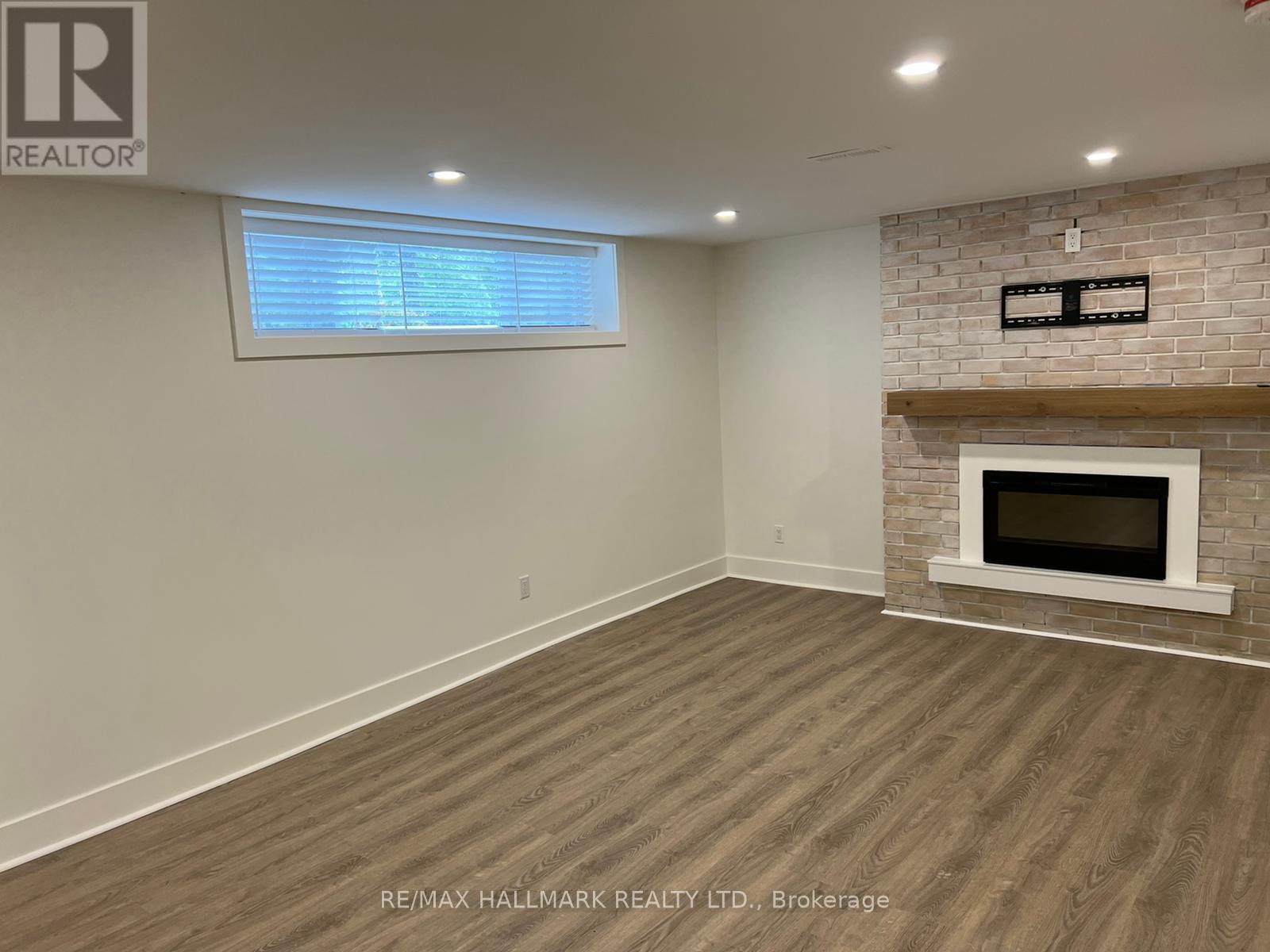 Photo 7 of Bsmt 429 Elm Road, Whitchurchstouffville ON