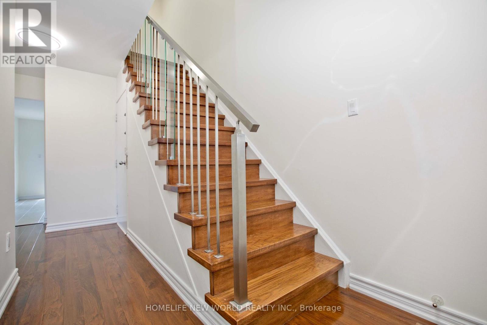 Photo 9 of 5 Hendon Road, Markham ON
