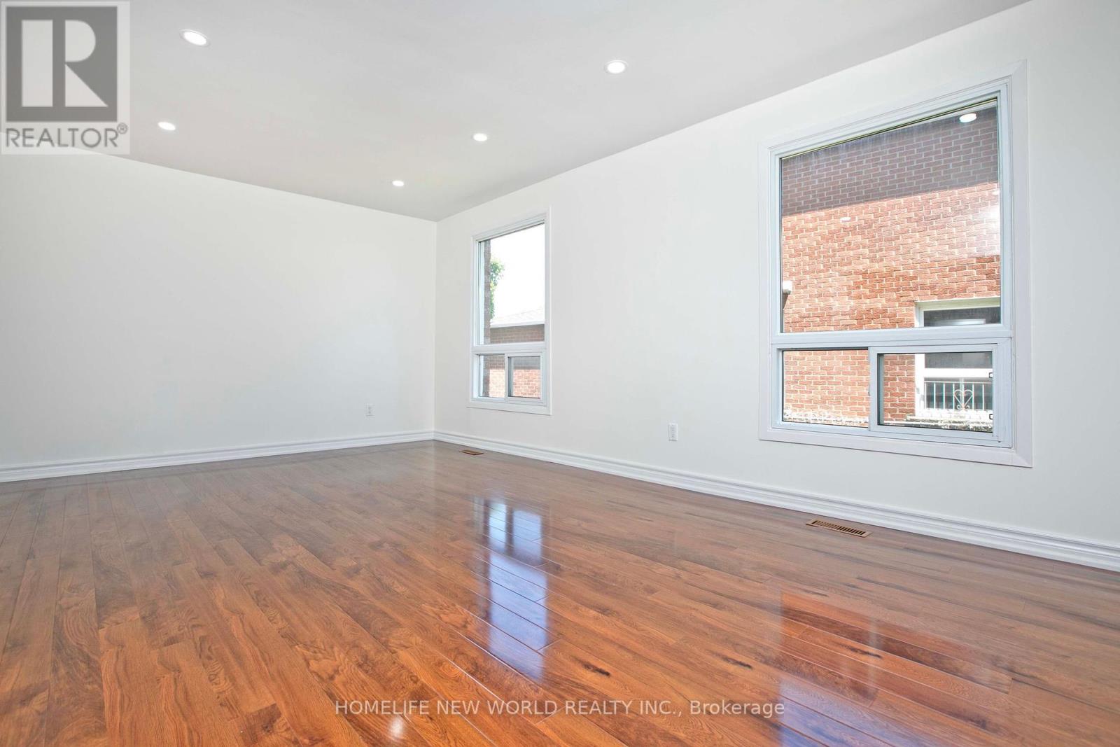 Photo 3 of 5 Hendon Road, Markham ON