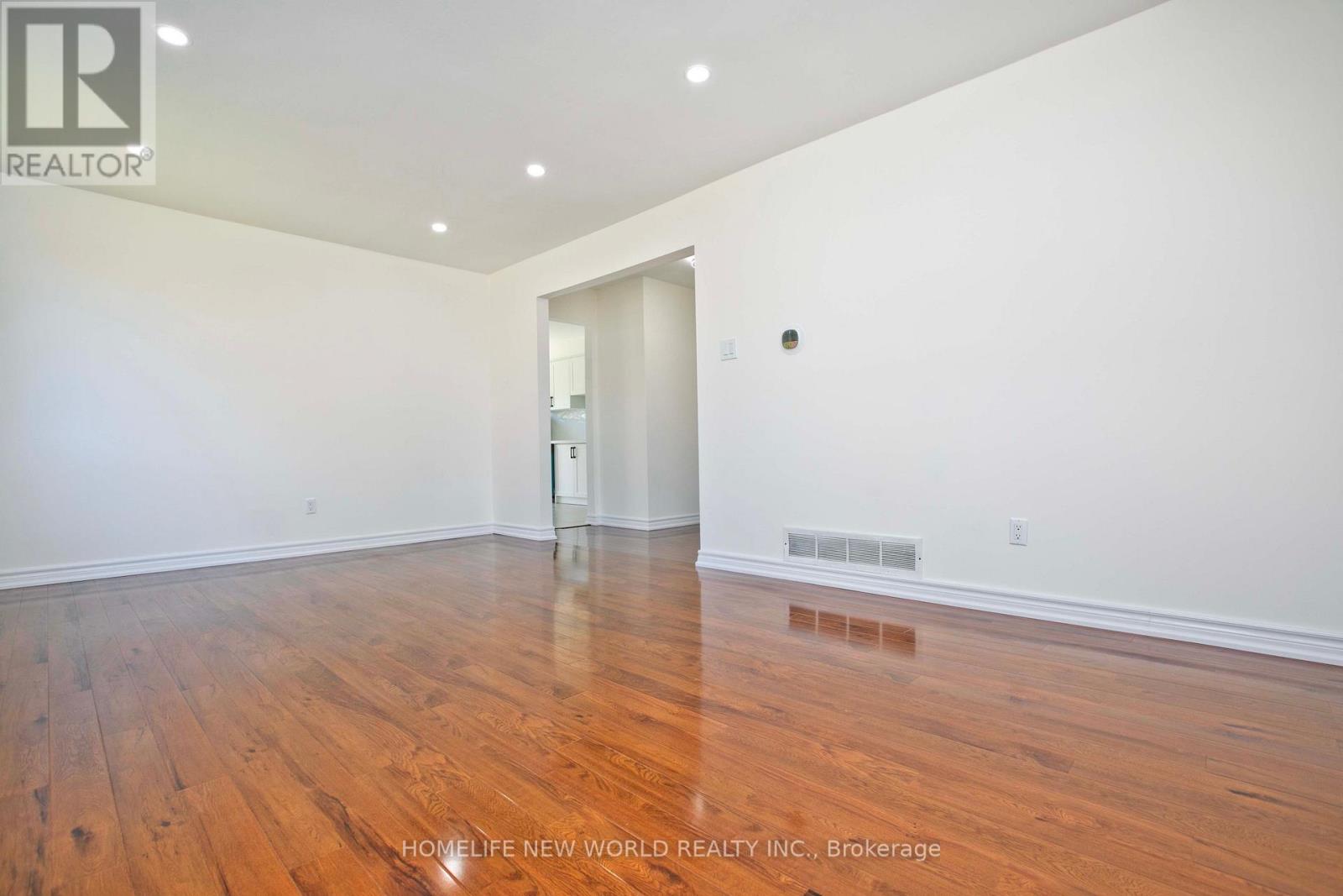 Photo 11 of 5 Hendon Road, Markham ON