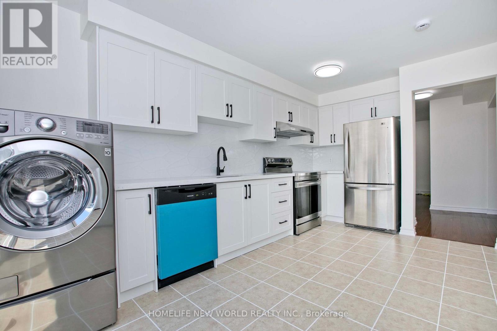 Photo 2 of 5 Hendon Road, Markham ON