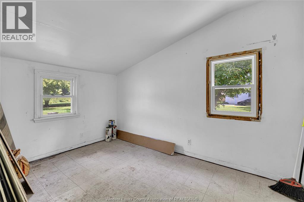 Photo 4 of 23365 Dew Drop Road, Thamesville ON