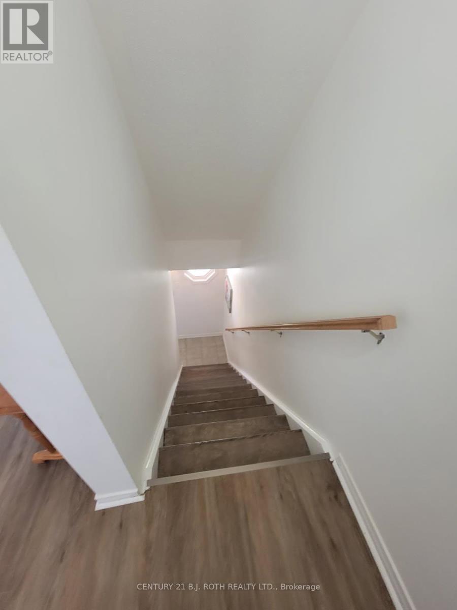 Photo 11 of 37 175 Stanley Street, Barrie ON