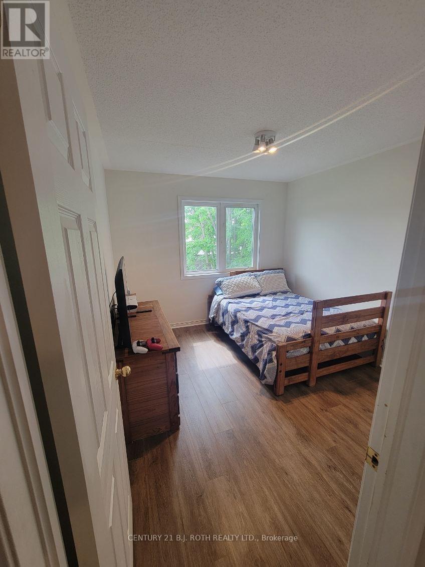 Photo 13 of 37 175 Stanley Street, Barrie ON
