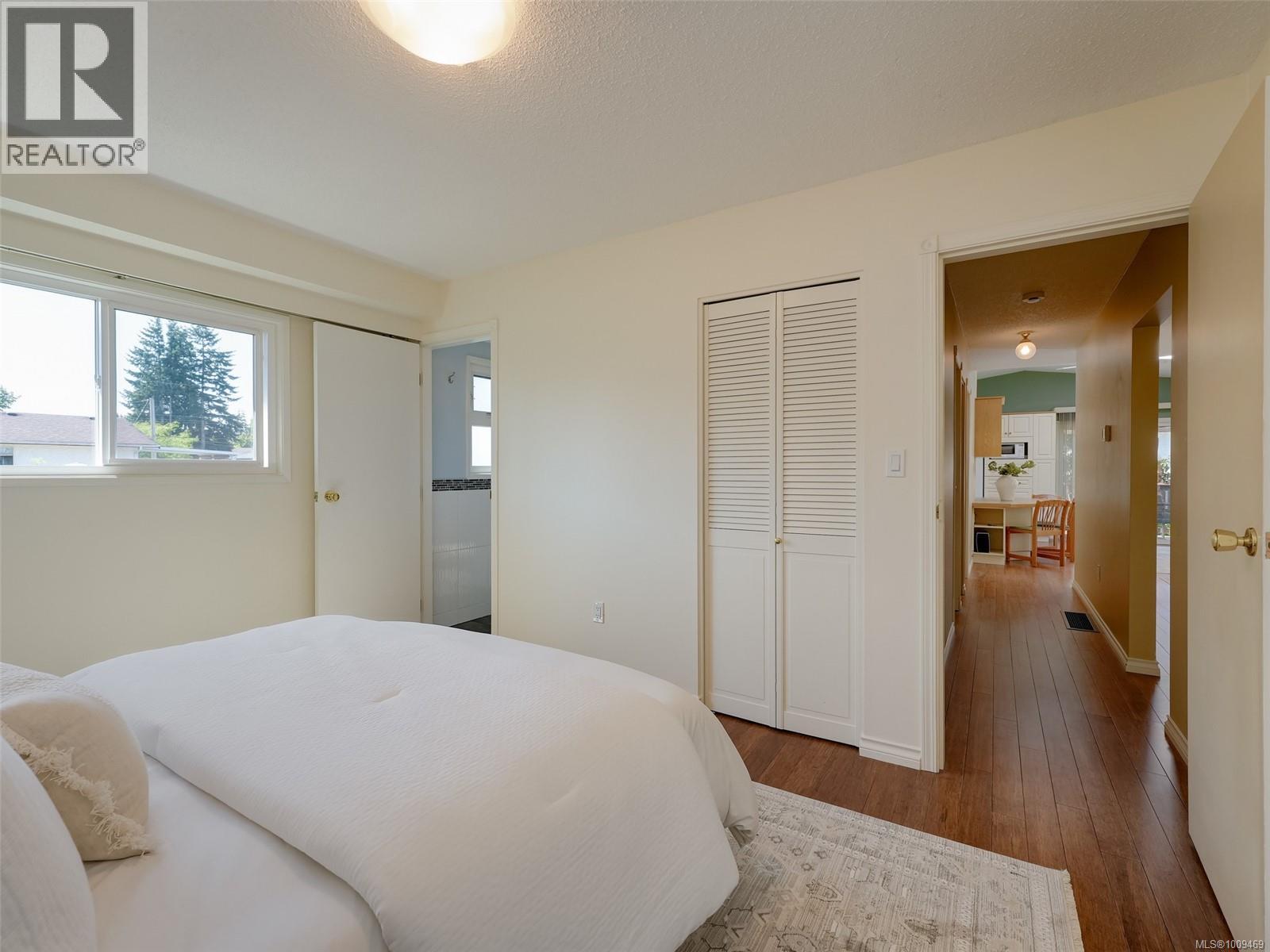 Photo 21 of 1869 Penshurst Rd, Saanich BC