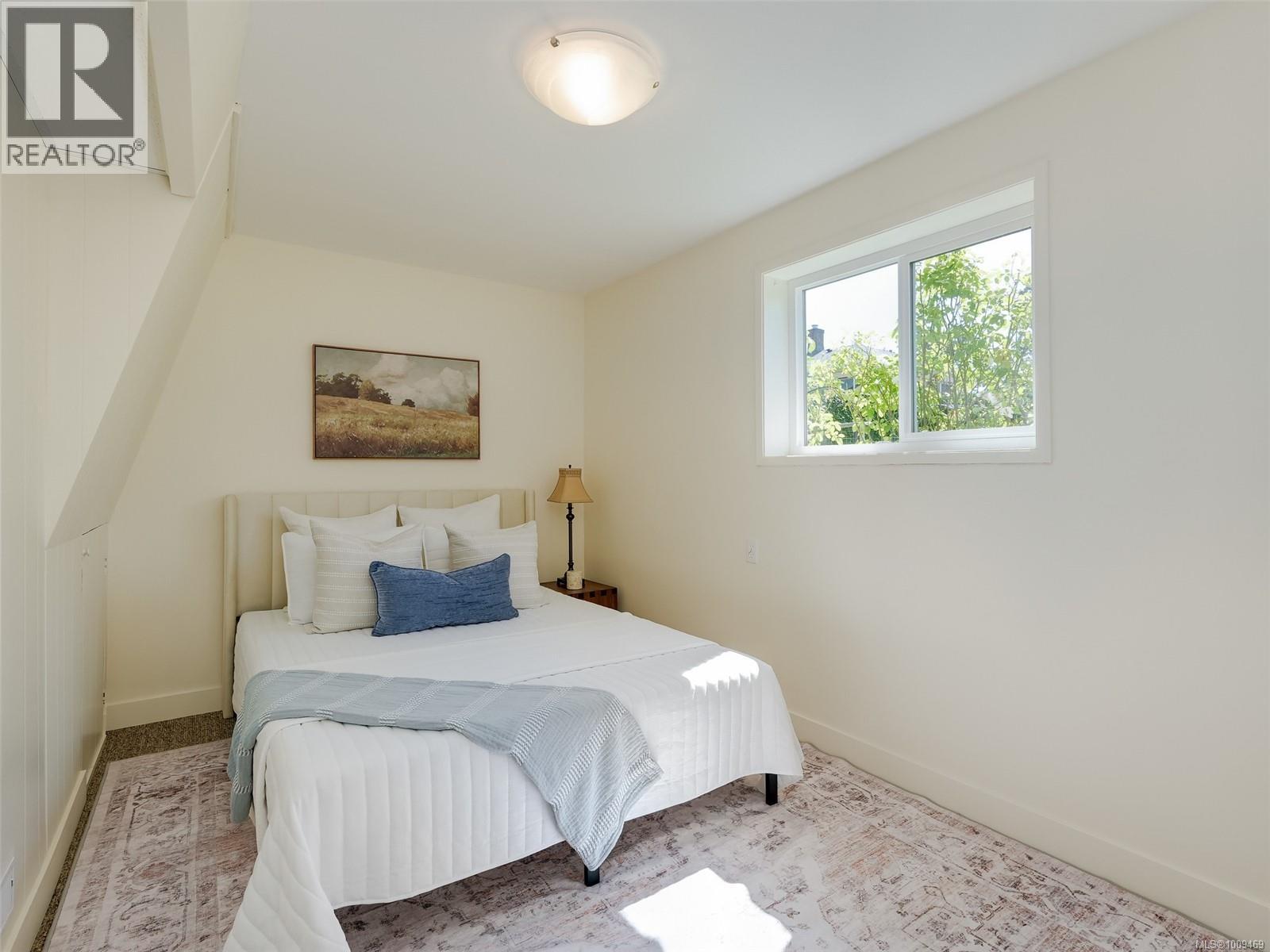 Photo 25 of 1869 Penshurst Rd, Saanich BC