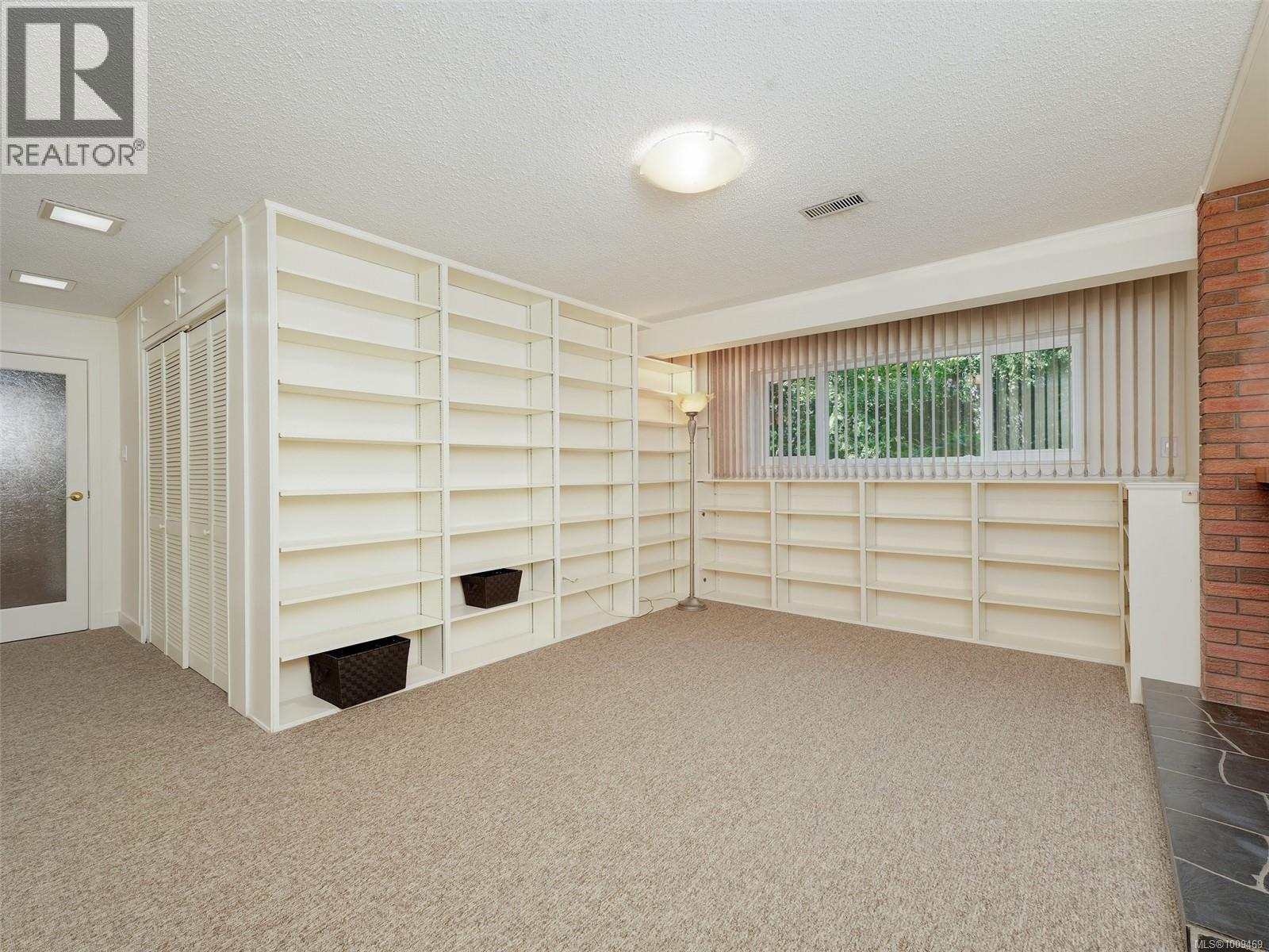Photo 29 of 1869 Penshurst Rd, Saanich BC