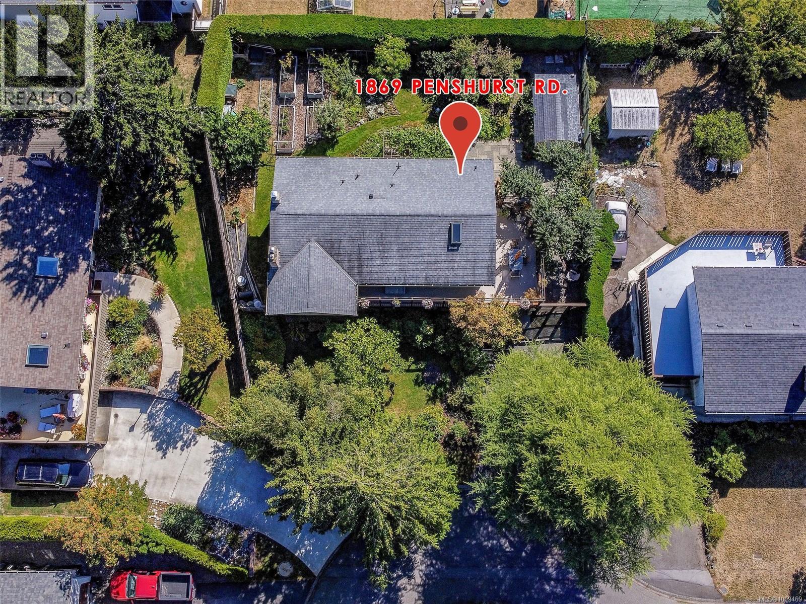 Photo 37 of 1869 Penshurst Rd, Saanich BC
