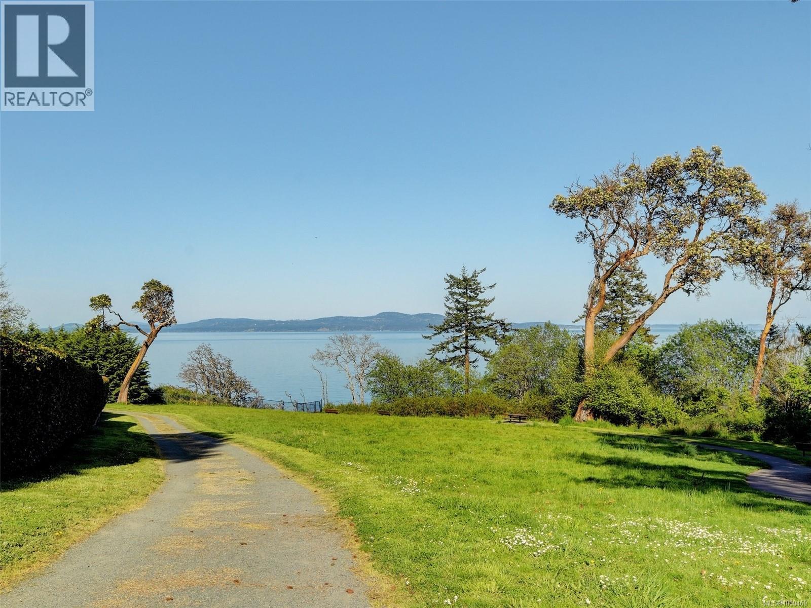 Photo 48 of 1869 Penshurst Rd, Saanich BC