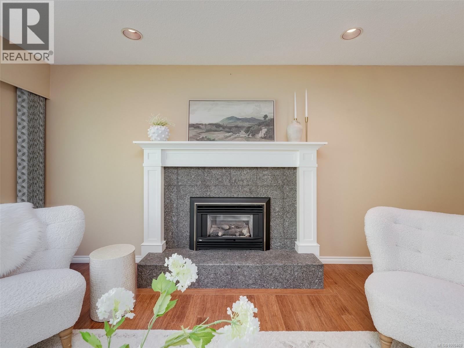 Photo 7 of 1869 Penshurst Rd, Saanich BC
