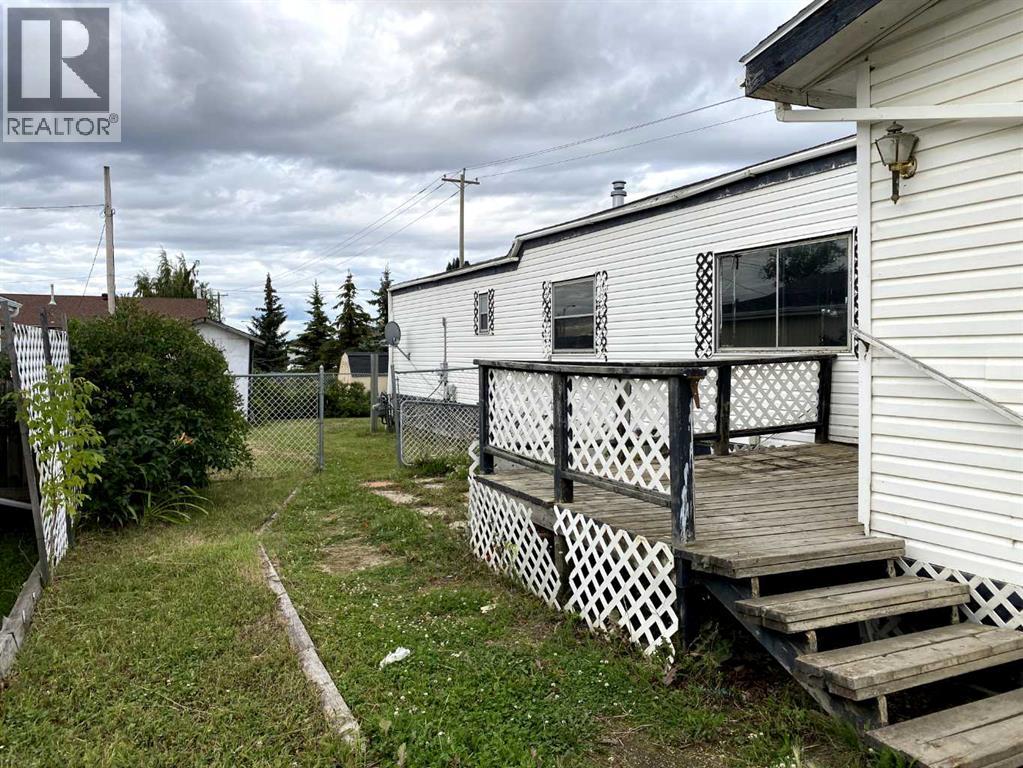 Photo 12 of 9713 102 Avenue, Clairmont AB