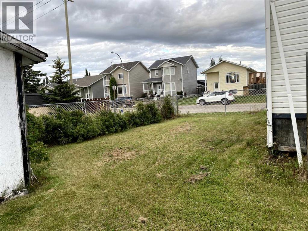 Photo 14 of 9713 102 Avenue, Clairmont AB