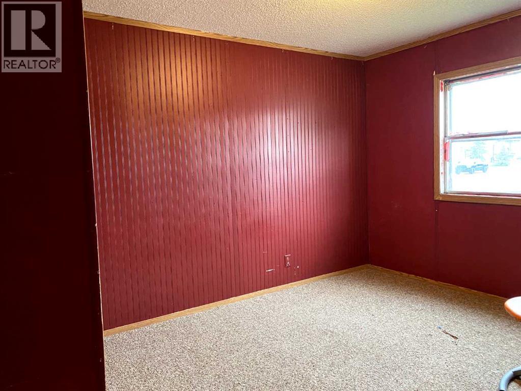 Photo 6 of 9713 102 Avenue, Clairmont AB