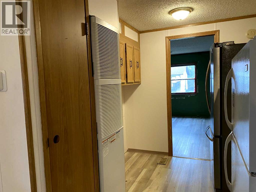 Photo 2 of 9713 102 Avenue, Clairmont AB