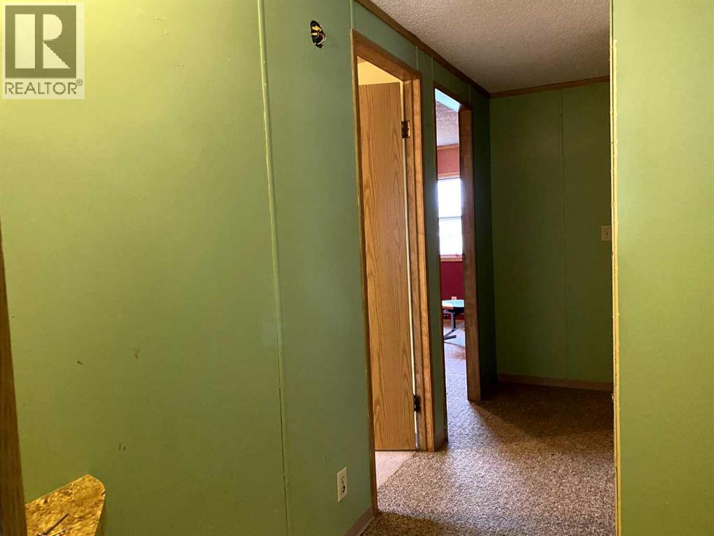 Photo 9 of 9713 102 Avenue, Clairmont AB