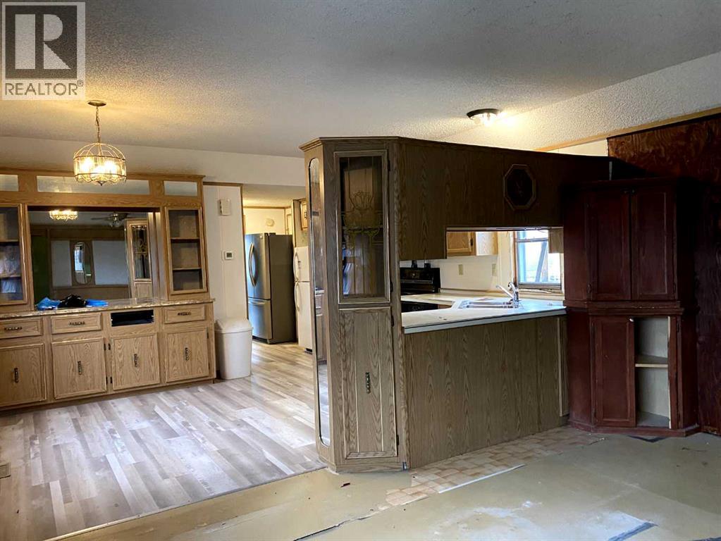 Photo 7 of 9713 102 Avenue, Clairmont AB
