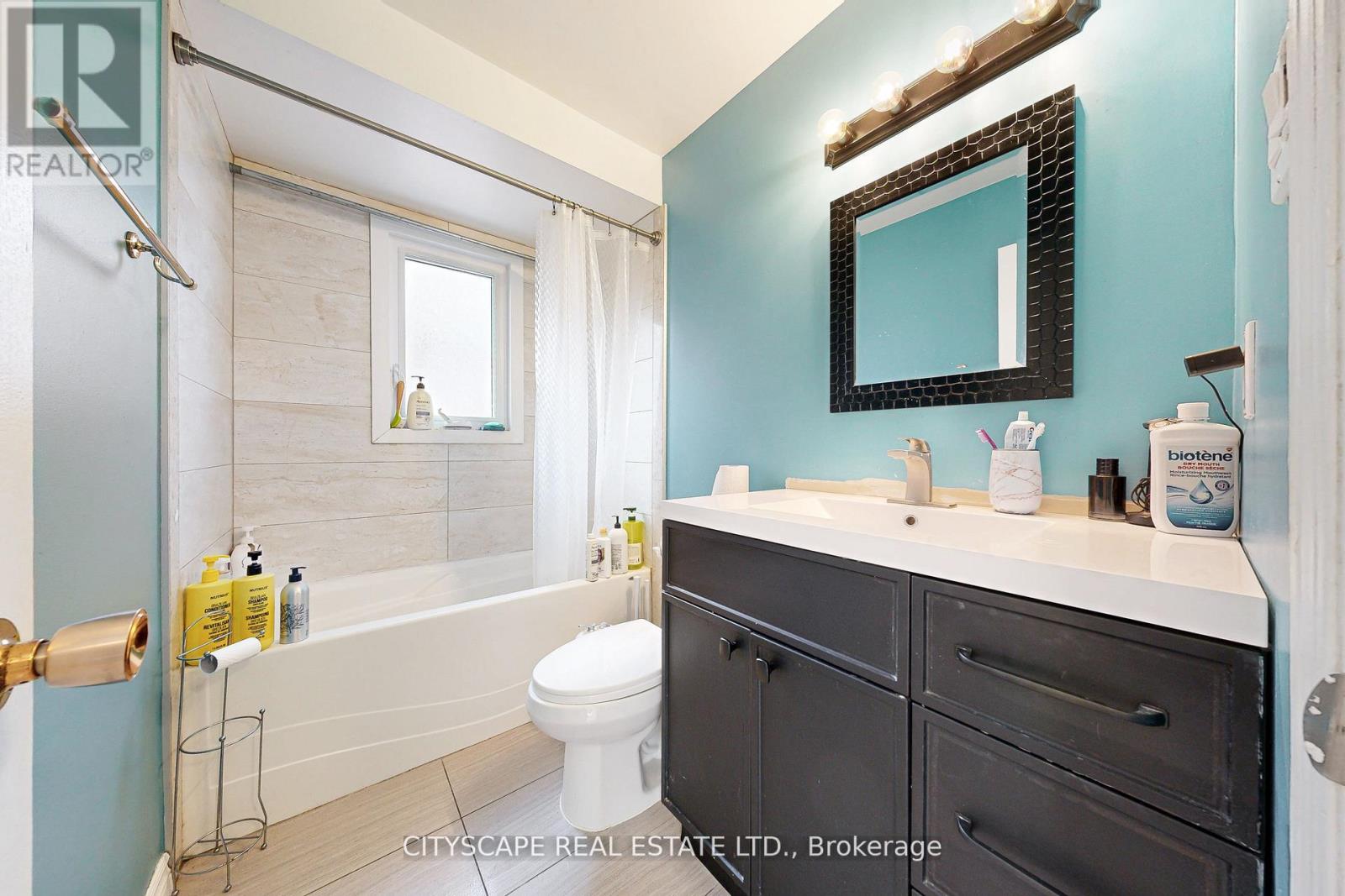 Photo 15 of 35 Letty Avenue, Brampton ON