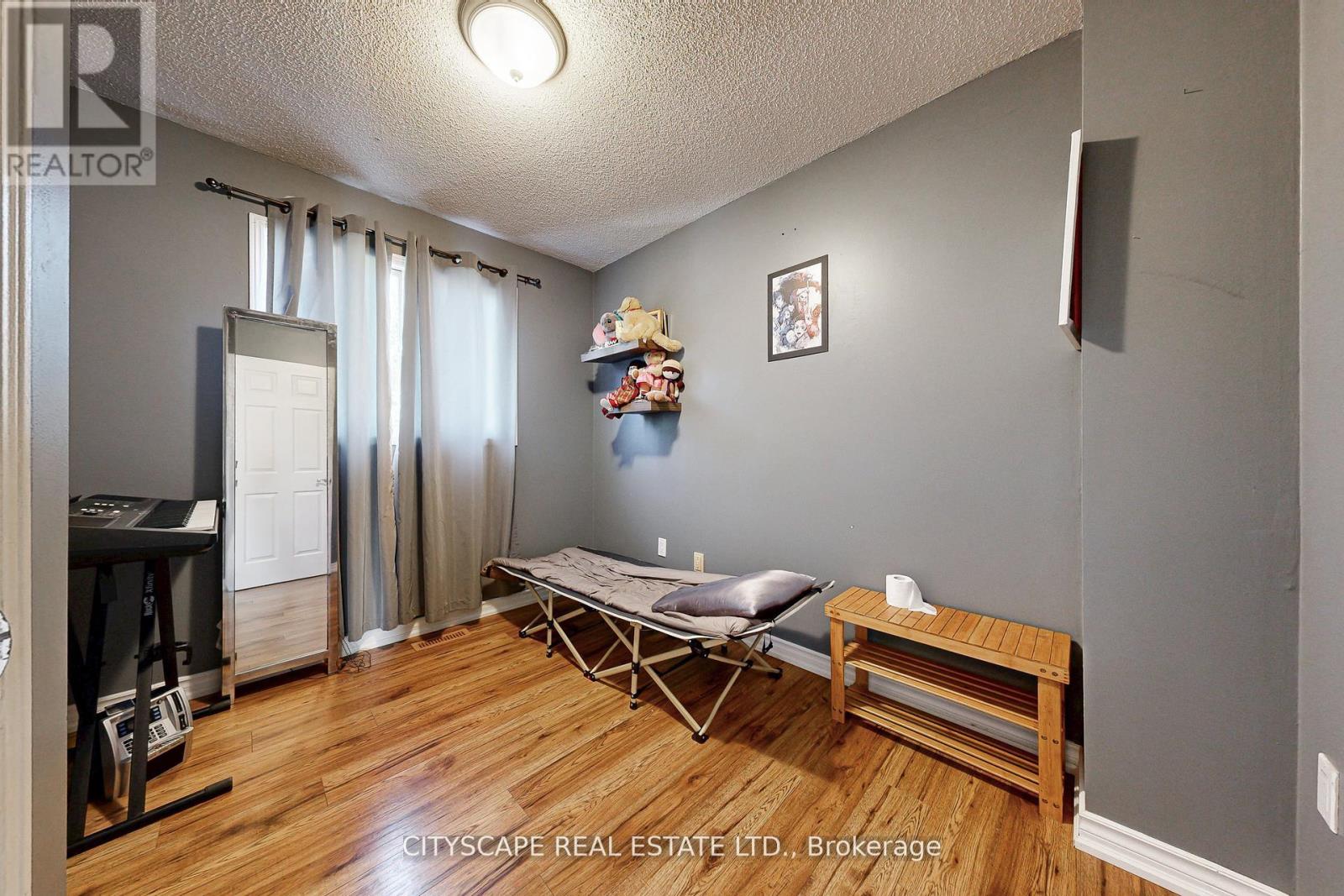 Photo 4 of 35 Letty Avenue, Brampton ON