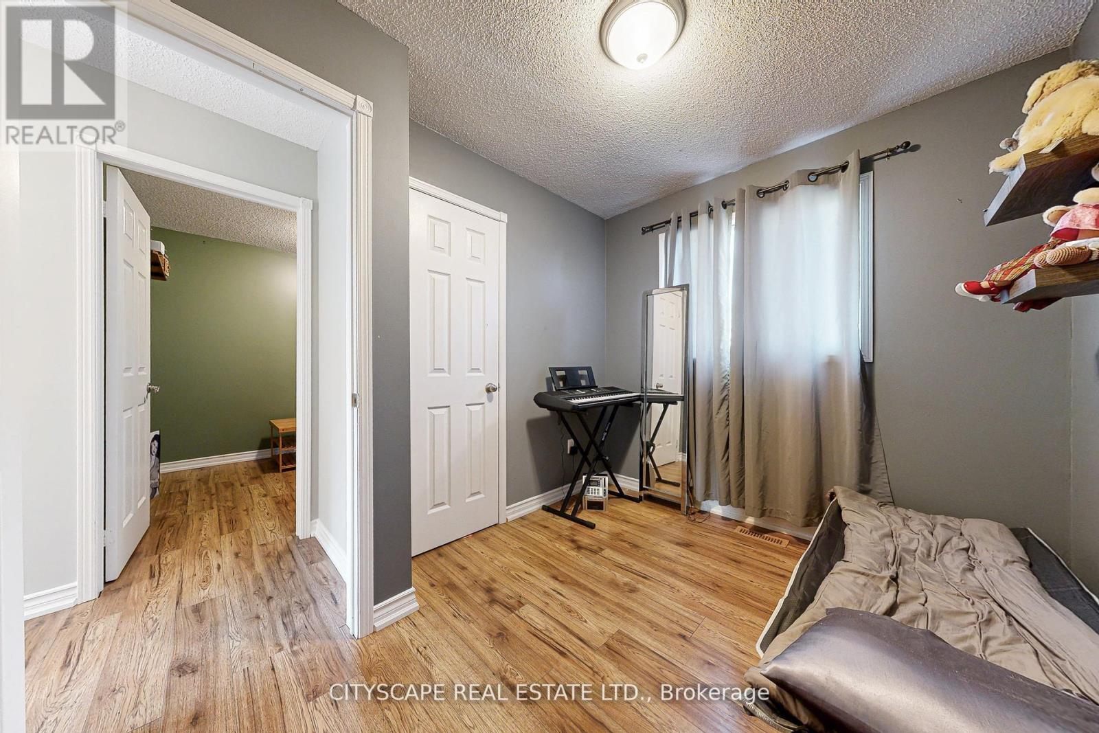 Photo 11 of 35 Letty Avenue, Brampton ON