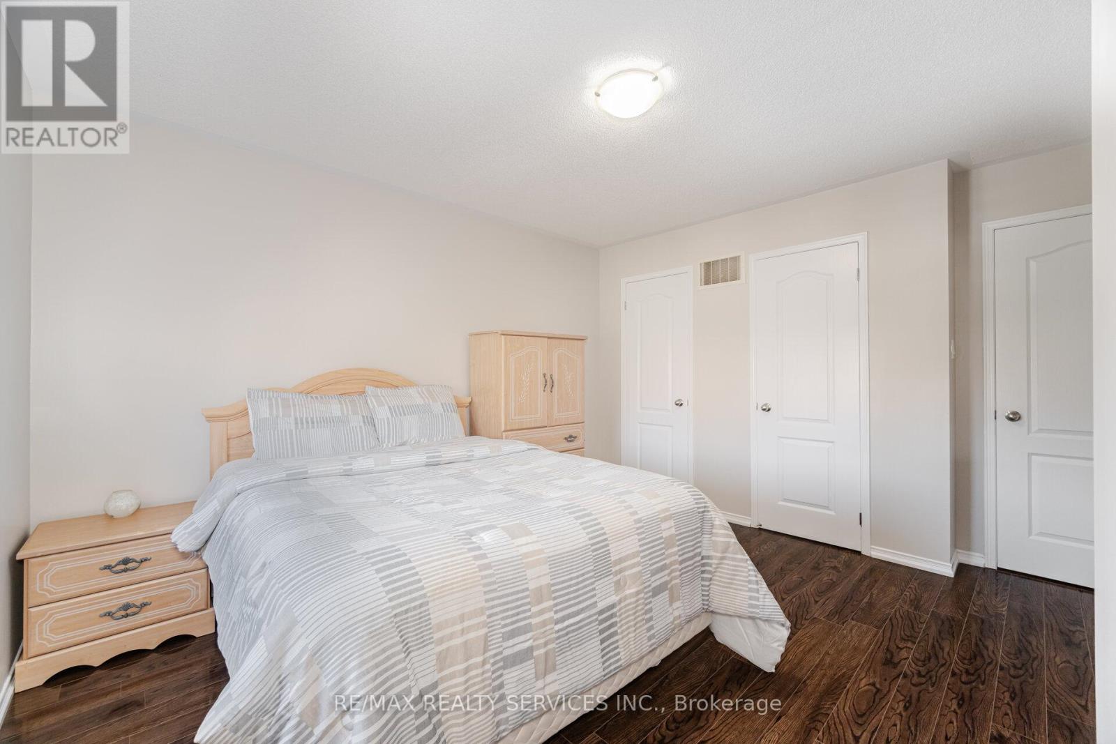 Photo 23 of 101 Templehill Road, Brampton ON