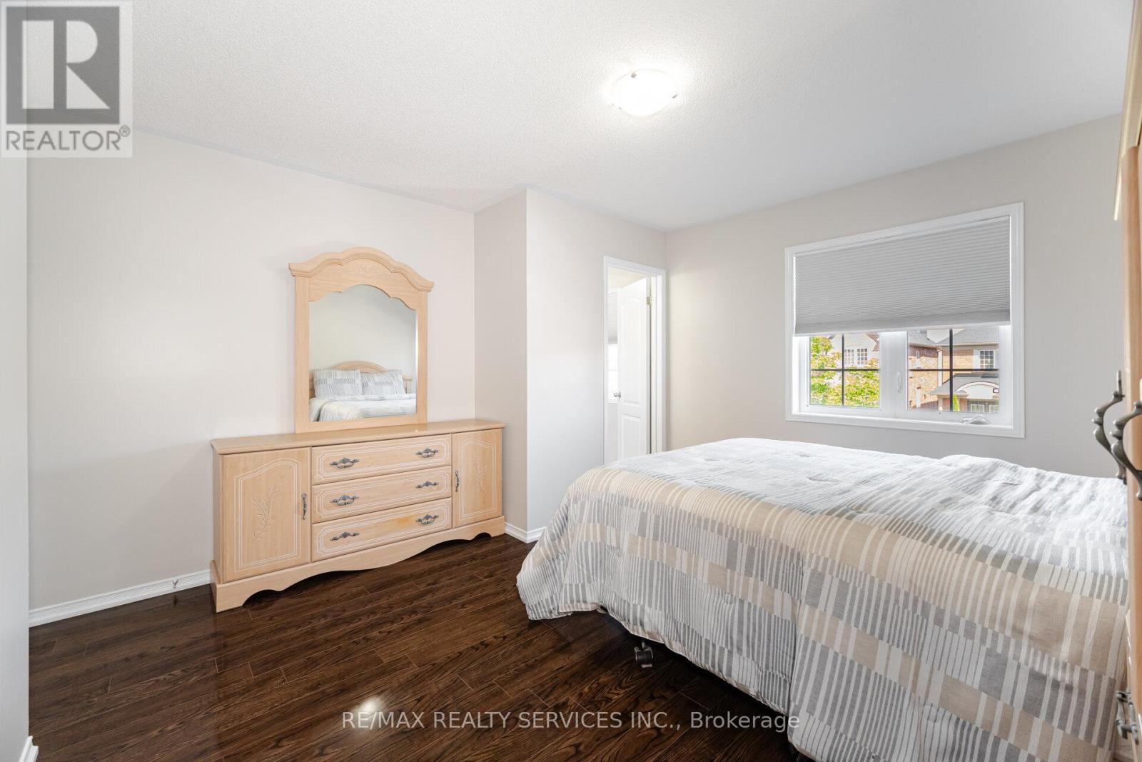 Photo 33 of 101 Templehill Road, Brampton ON