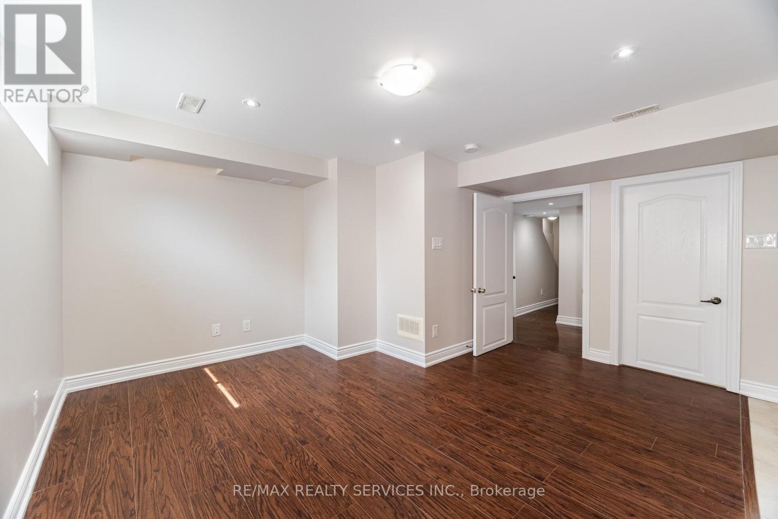 Photo 40 of 101 Templehill Road, Brampton ON