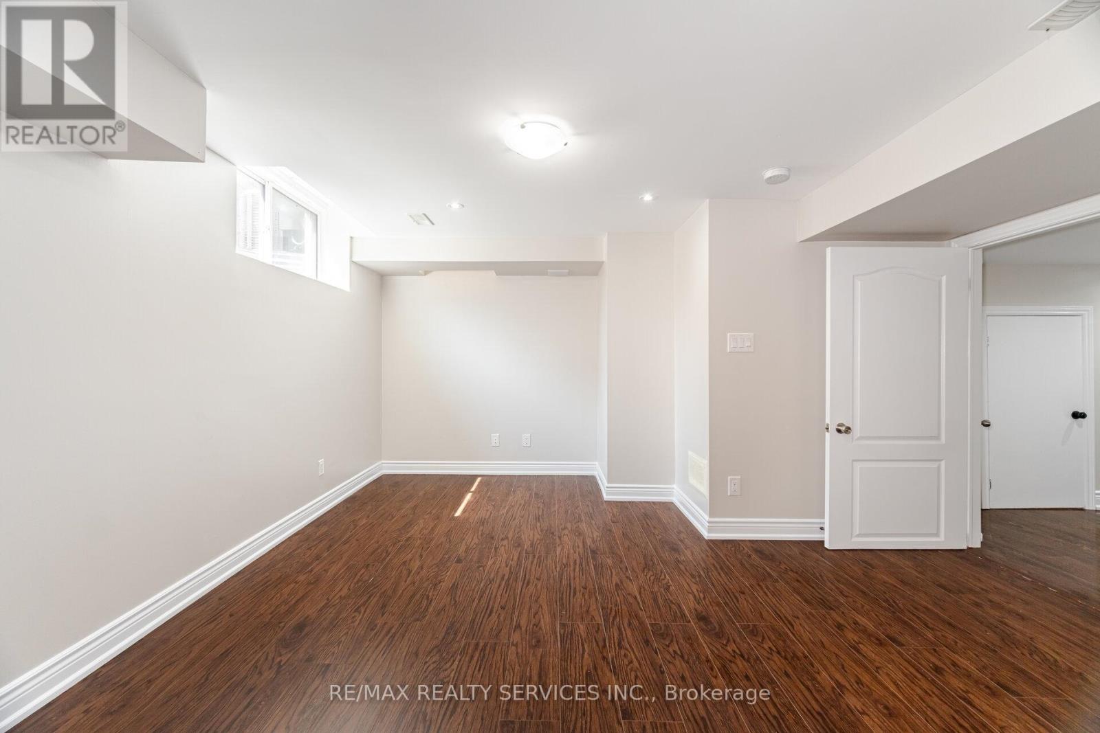 Photo 5 of 101 Templehill Road, Brampton ON