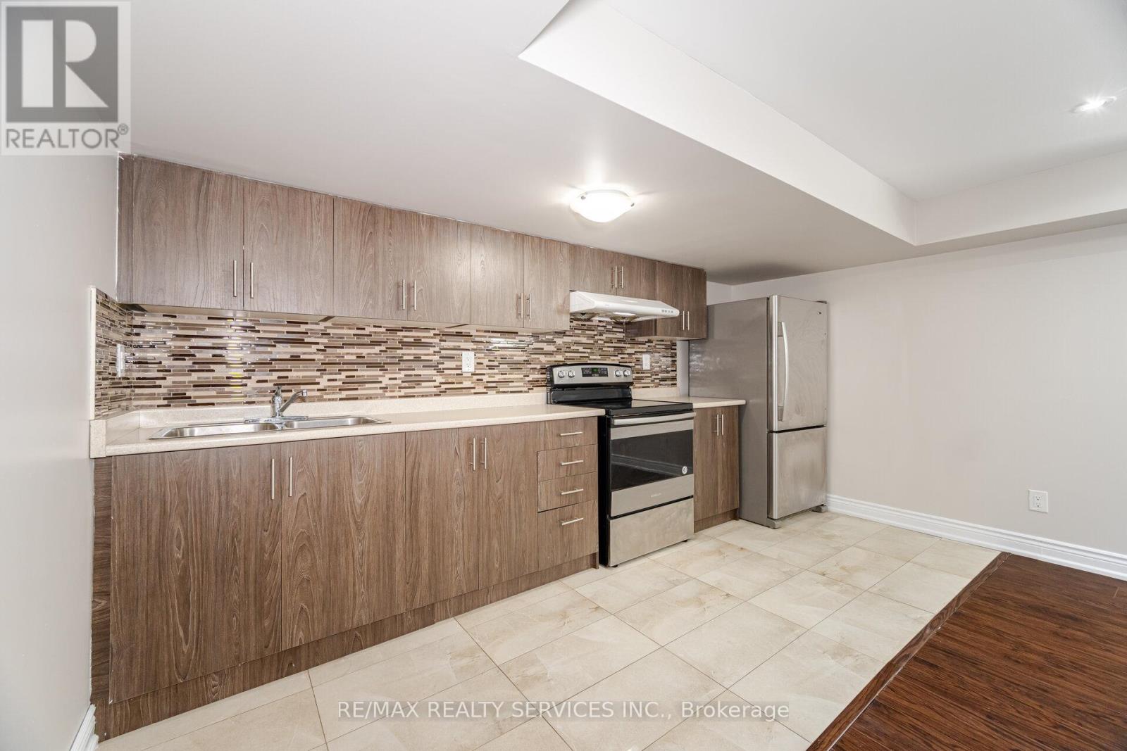 Photo 30 of 101 Templehill Road, Brampton ON