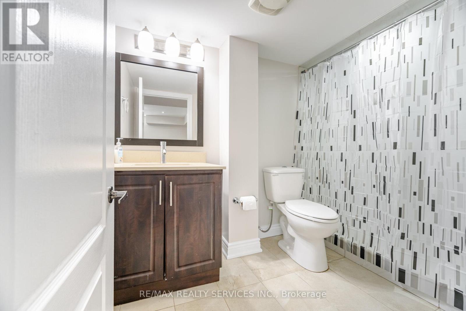 Photo 20 of 101 Templehill Road, Brampton ON