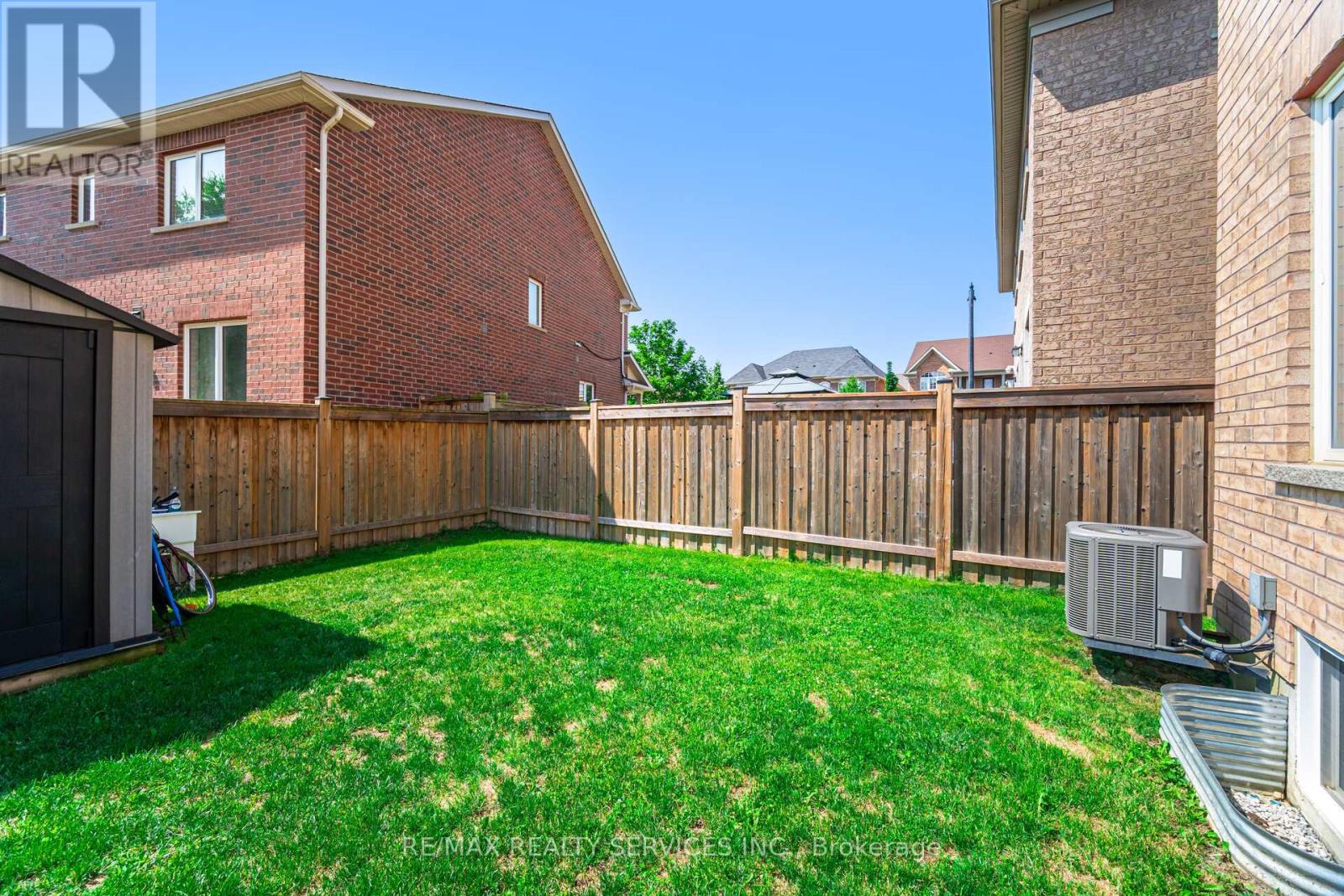 Photo 31 of 101 Templehill Road, Brampton ON