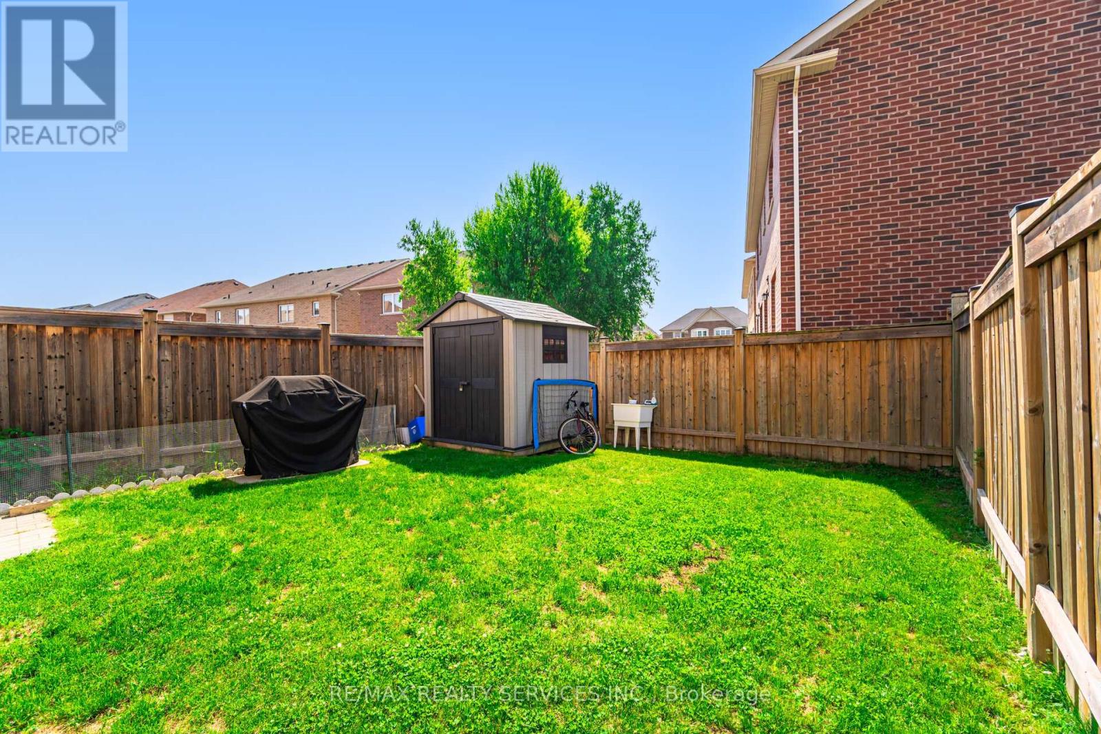 Photo 18 of 101 Templehill Road, Brampton ON