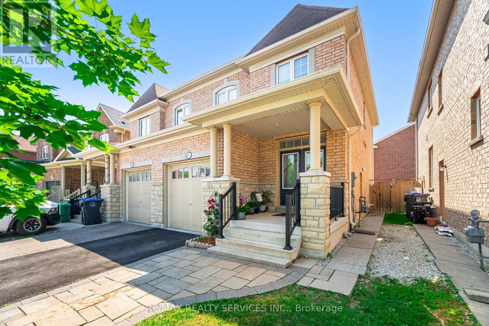 Photo 2 of 101 Templehill Road, Brampton ON
