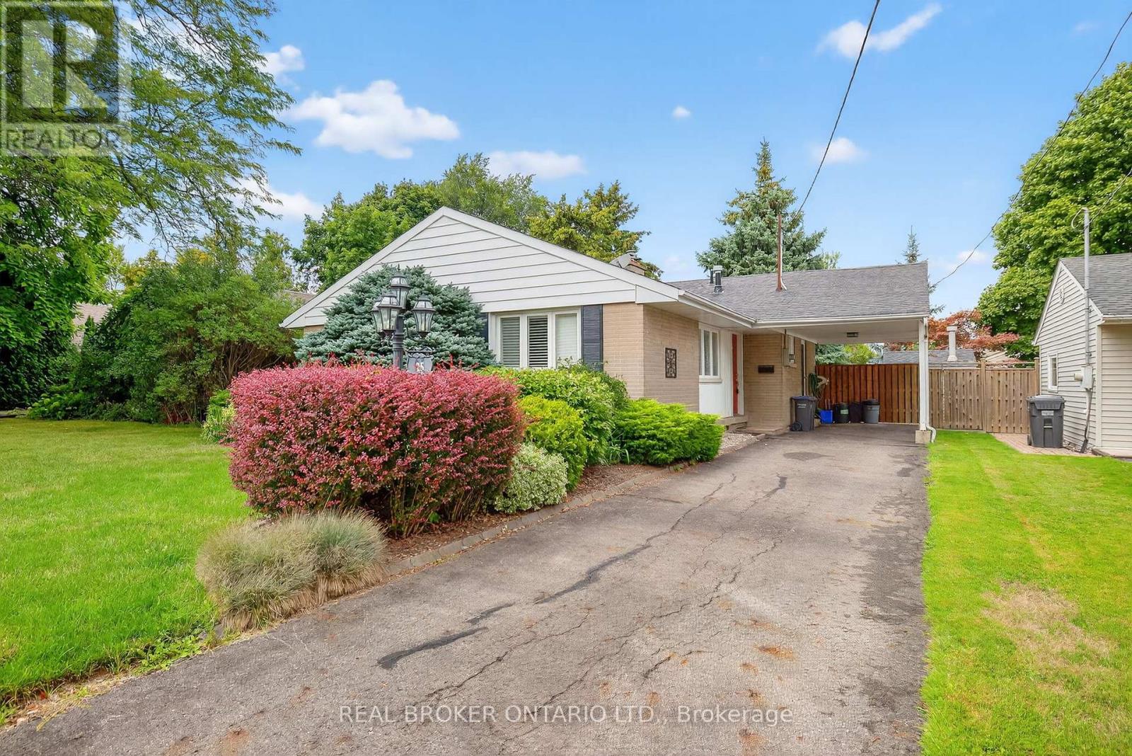 Photo 26 of 25 Sora Drive, Mississauga ON