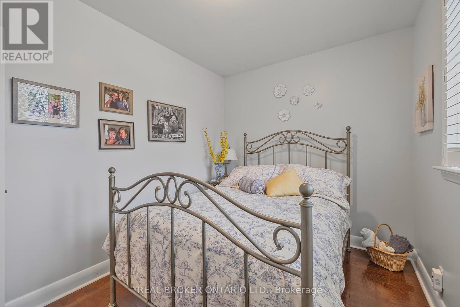 Photo 7 of 25 Sora Drive, Mississauga ON