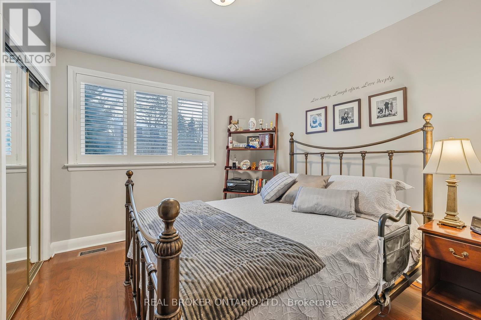 Photo 8 of 25 Sora Drive, Mississauga ON
