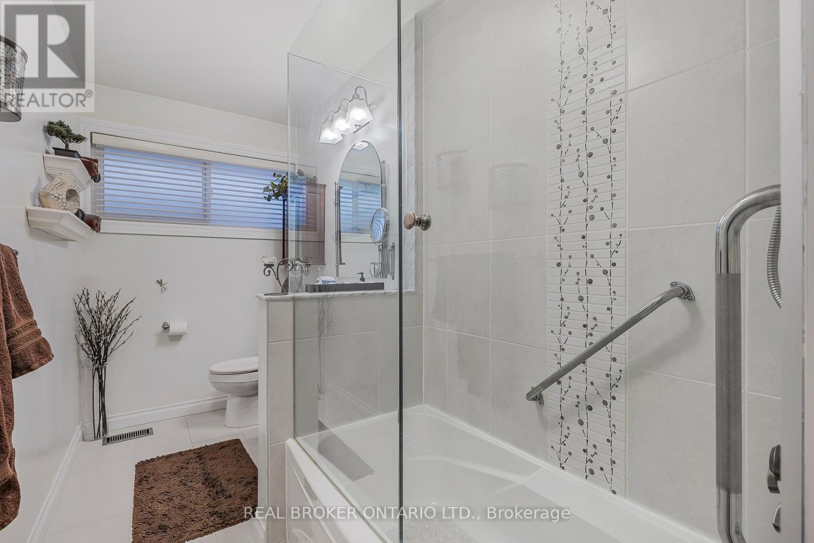 Photo 22 of 25 Sora Drive, Mississauga ON