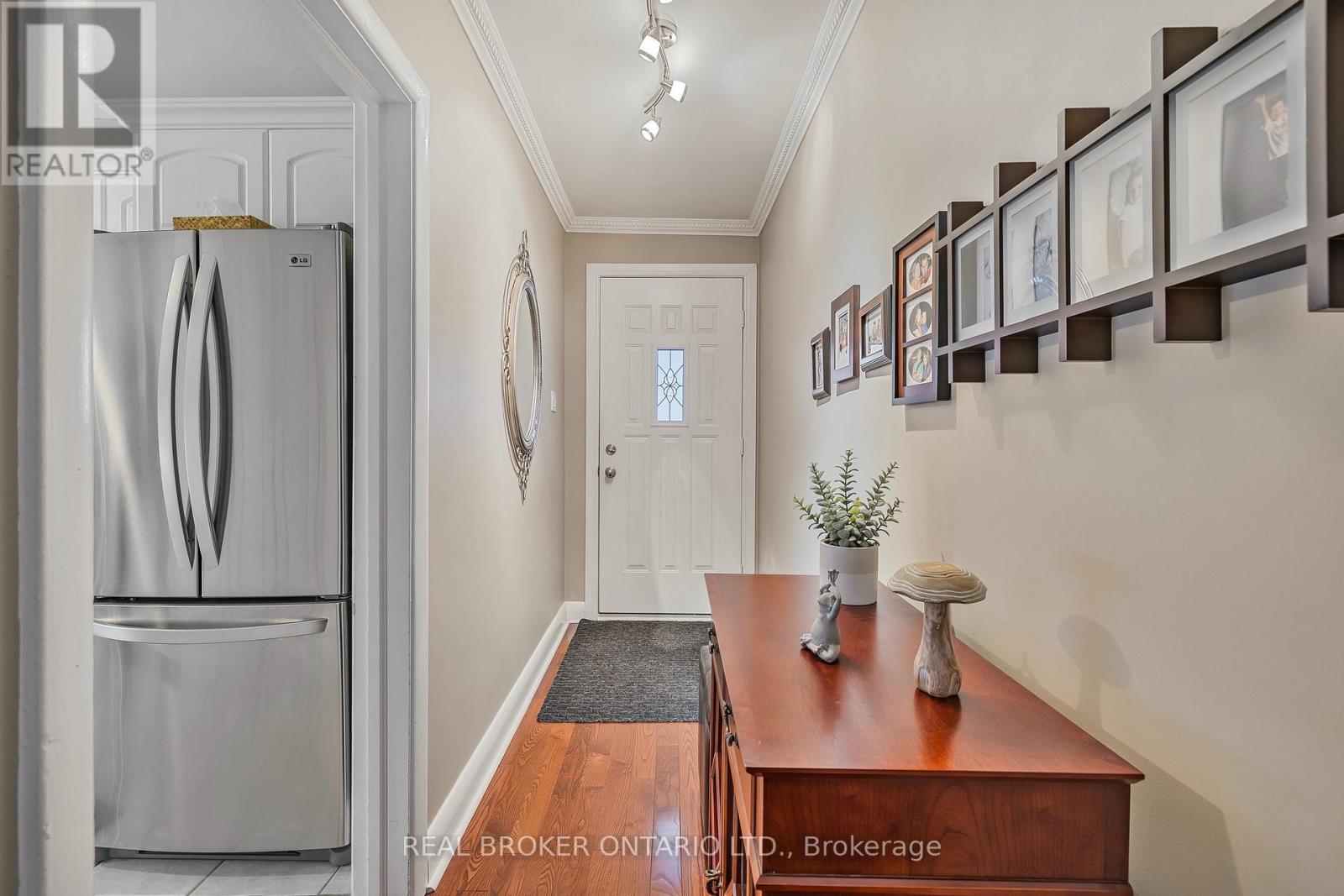 Photo 9 of 25 Sora Drive, Mississauga ON