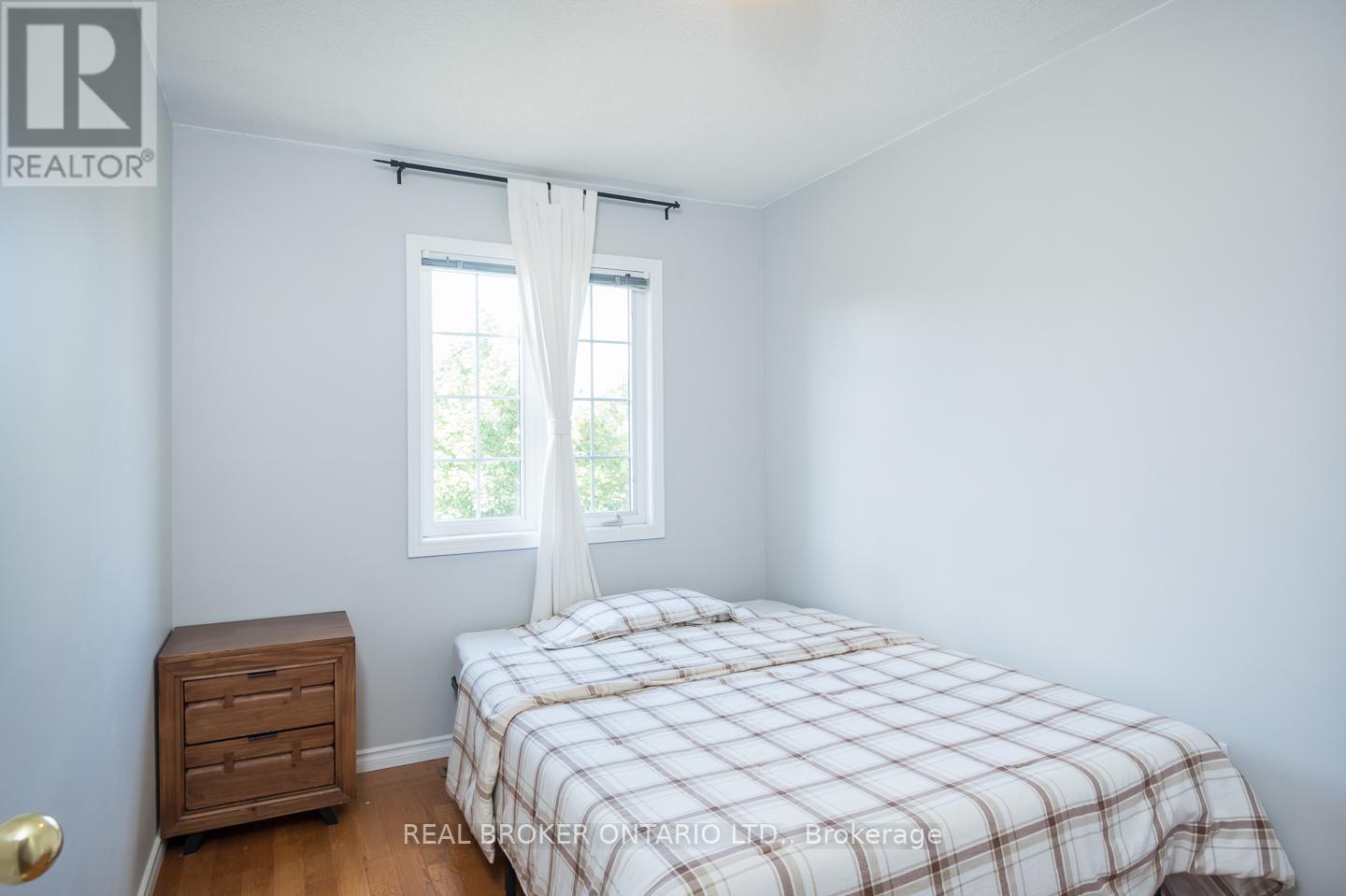 Photo 9 of 1508 Pinecliff Road, Oakville ON