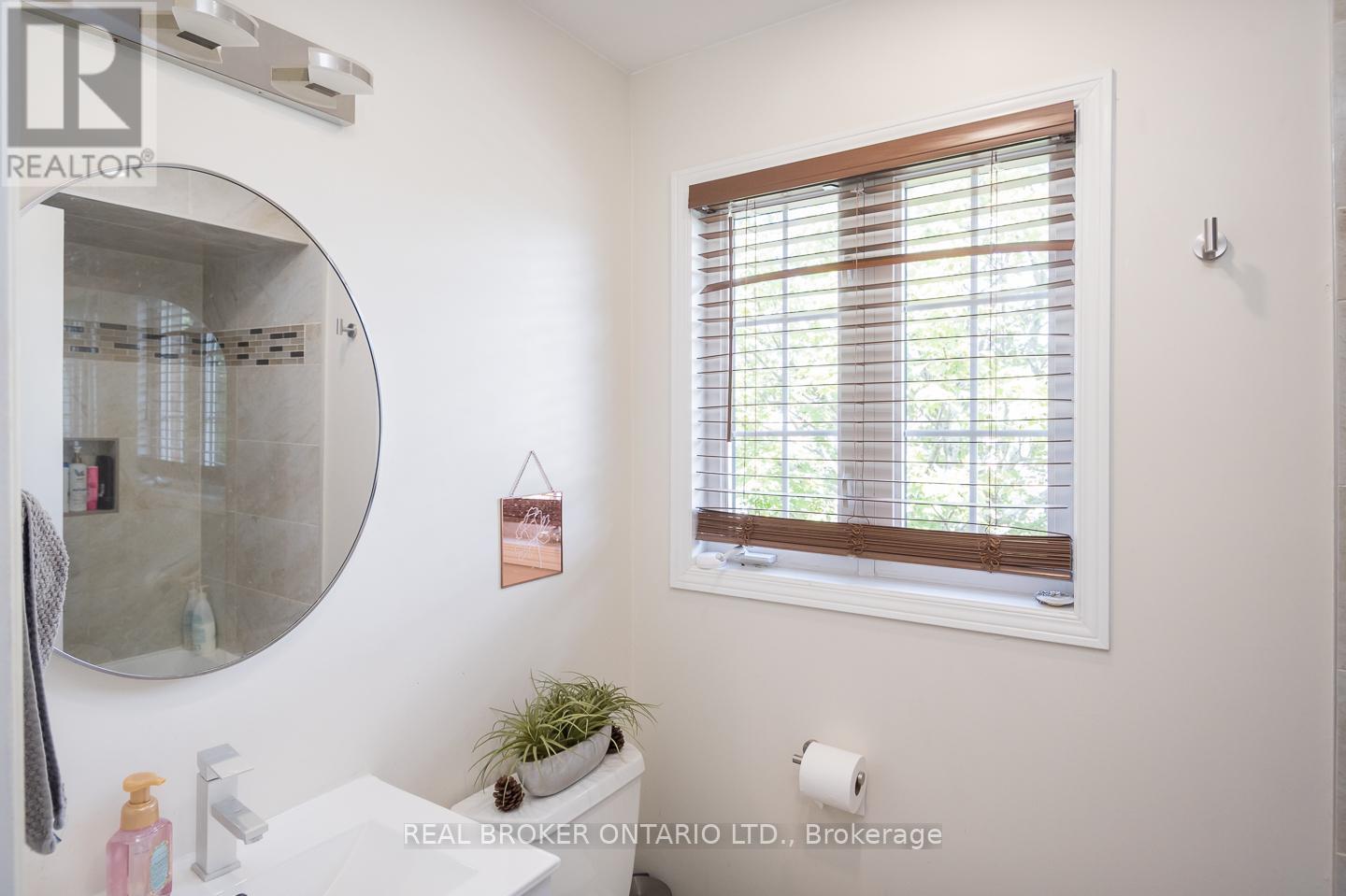 Photo 2 of 1508 Pinecliff Road, Oakville ON