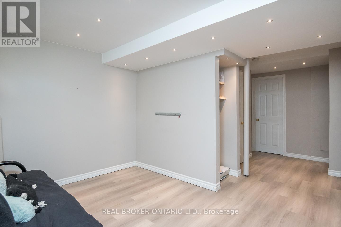 Photo 7 of 1508 Pinecliff Road, Oakville ON