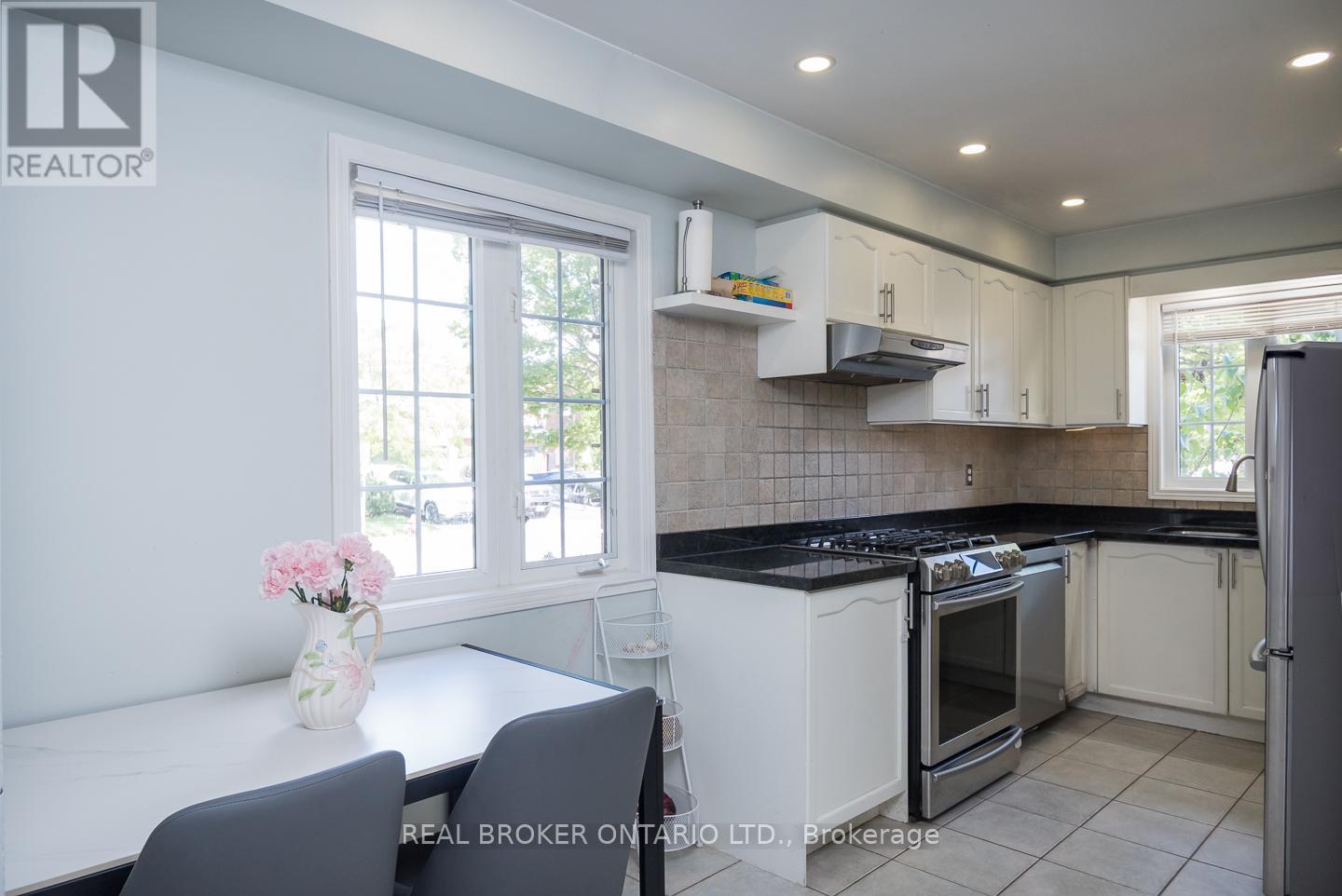 Photo 3 of 1508 Pinecliff Road, Oakville ON