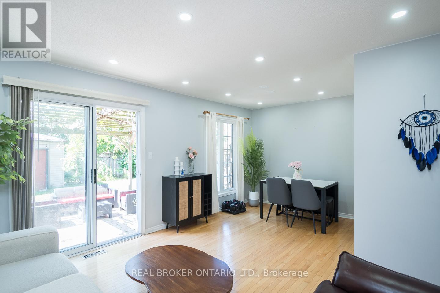 Photo 14 of 1508 Pinecliff Road, Oakville ON